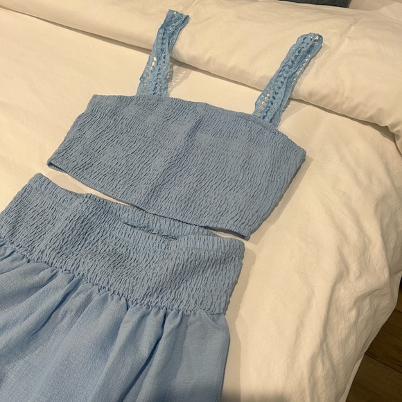 Cute two piece skirt and top for beach vacation - Picture 3 of 3